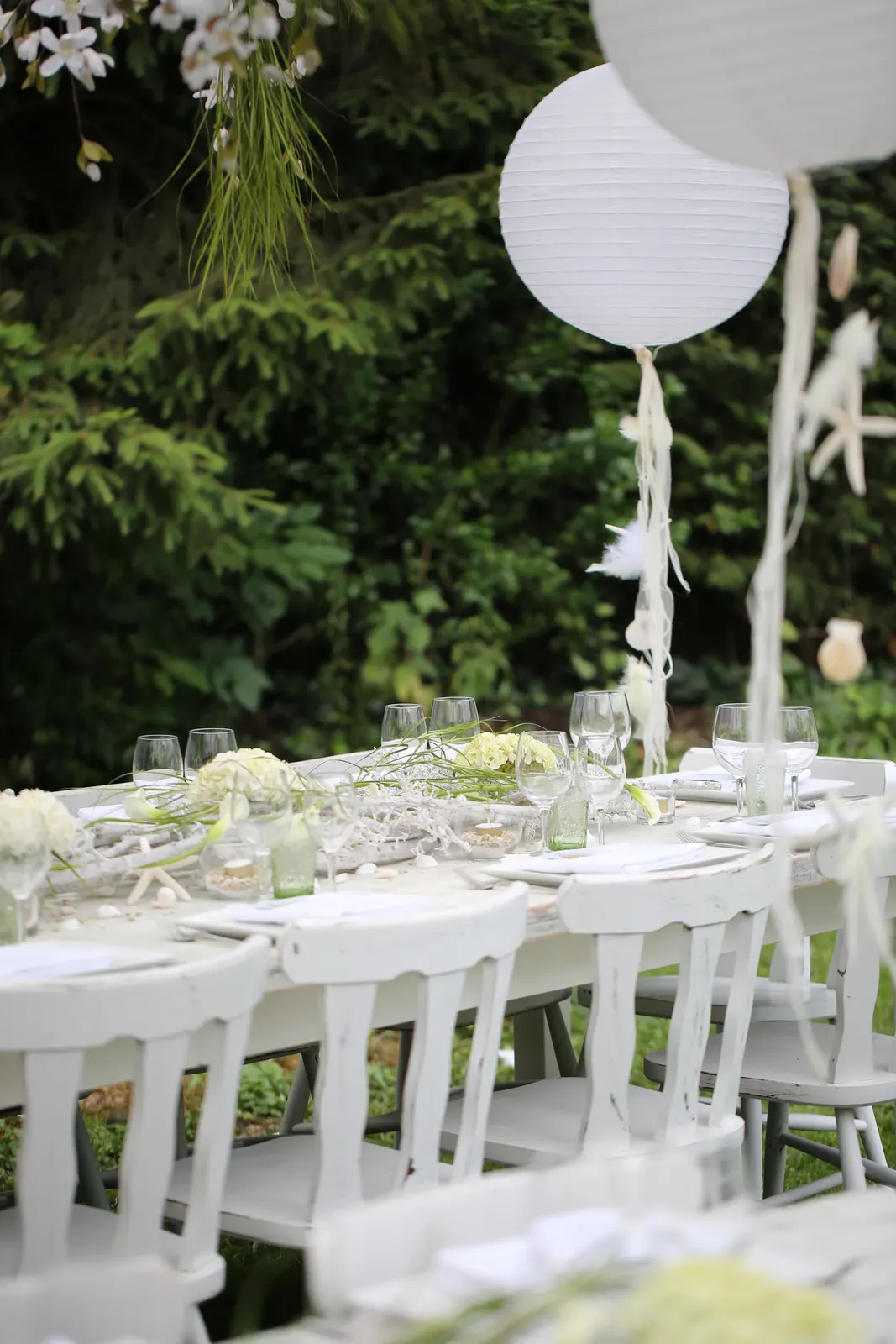 Table de mariage dressée en extérieur par notre traiteur